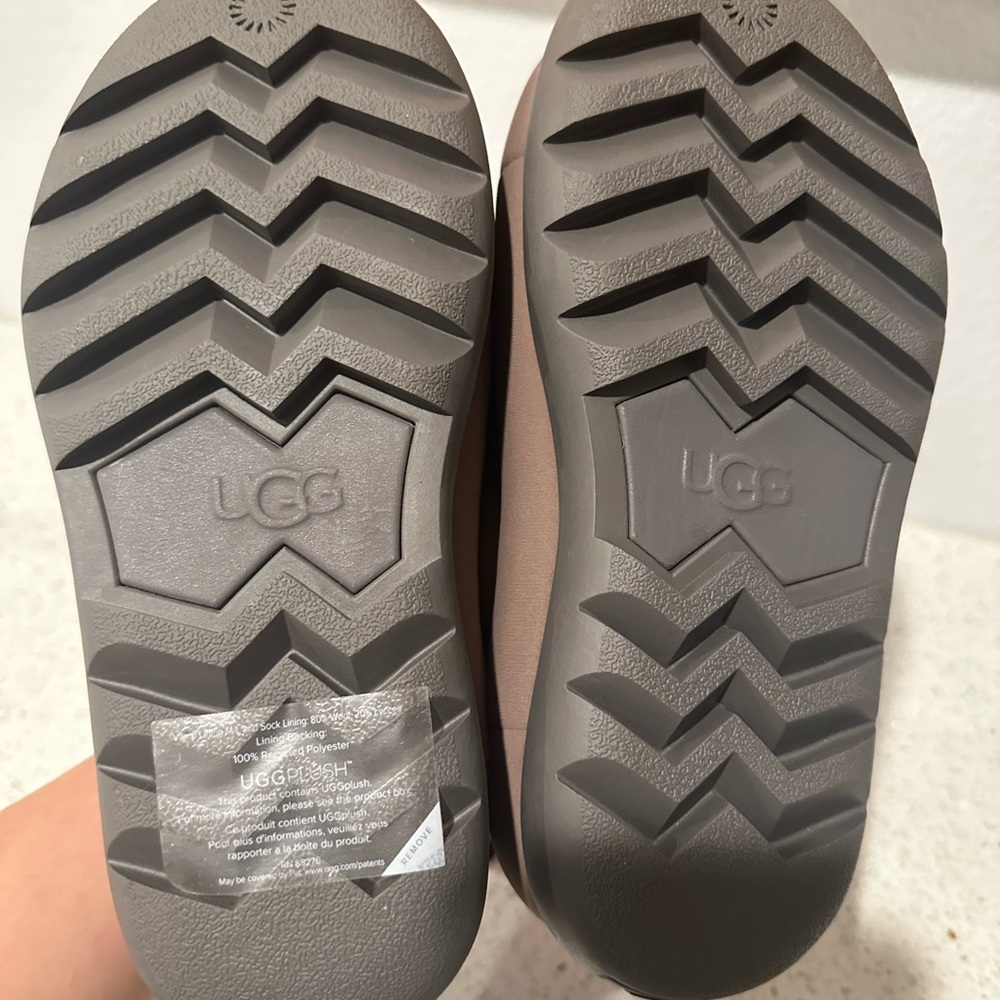 UGG - Picture 6 of 10